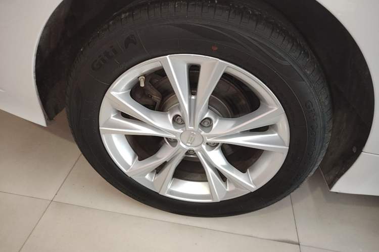 Used Geely Auto Emgrand GT 2020 Revised 1.8T Navigation Edition Right Rear Wheel Hub