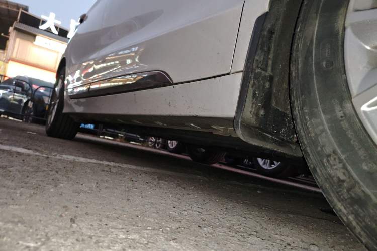 Used Geely Auto Emgrand GT 2020 1.5T MHEV Yaoxiang Edition Right Side Sill