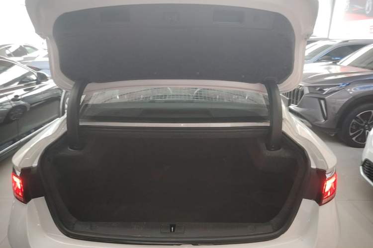 Used Geely Auto Emgrand GT 2020 Revised 1.8T Navigation Edition Trunk