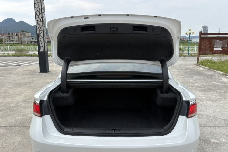 Used Geely Auto Emgrand GT 2020 Revised 1.8T Navigation Edition Trunk
