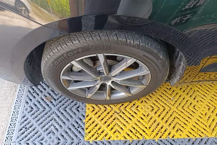 Used Geely Auto Emgrand GT 2021 1.8T Flagship Edition+ Left Front Wheel Hub
