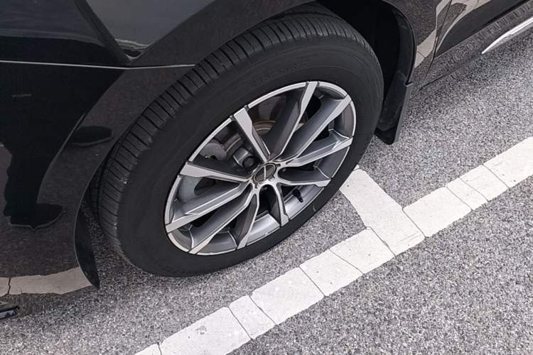 Used Geely Auto Emgrand GT 2021 1.8T Flagship Edition Left Front Wheel Hub