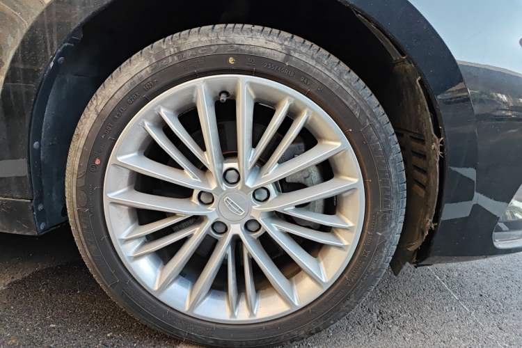 Used Geely Auto Emgrand GT 2021 1.8T Flagship Edition+ Right Front Wheel Hub