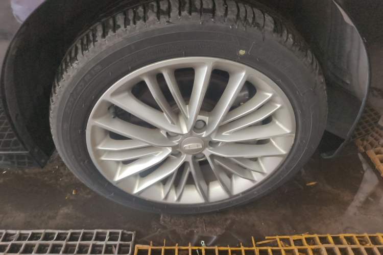 Used Geely Auto Emgrand GT 2021 1.8T Flagship Edition+ Right Front Wheel Hub