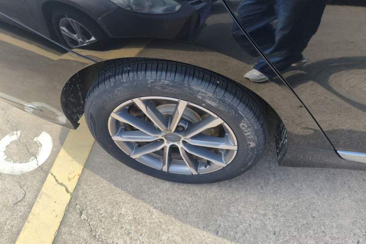 Used Geely Auto Emgrand GT 2021 1.8T Flagship Edition+ Right Rear Wheel Hub