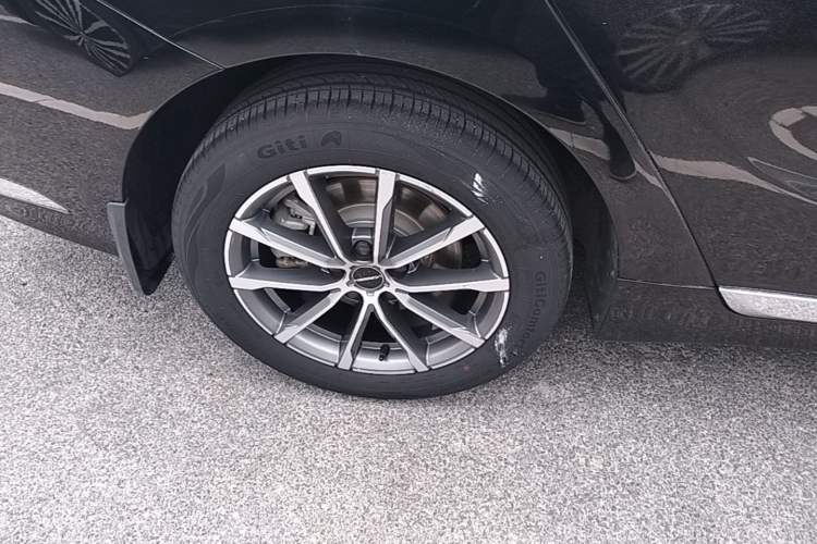 Used Geely Auto Emgrand GT 2021 1.8T Flagship Edition Right Rear Wheel Hub