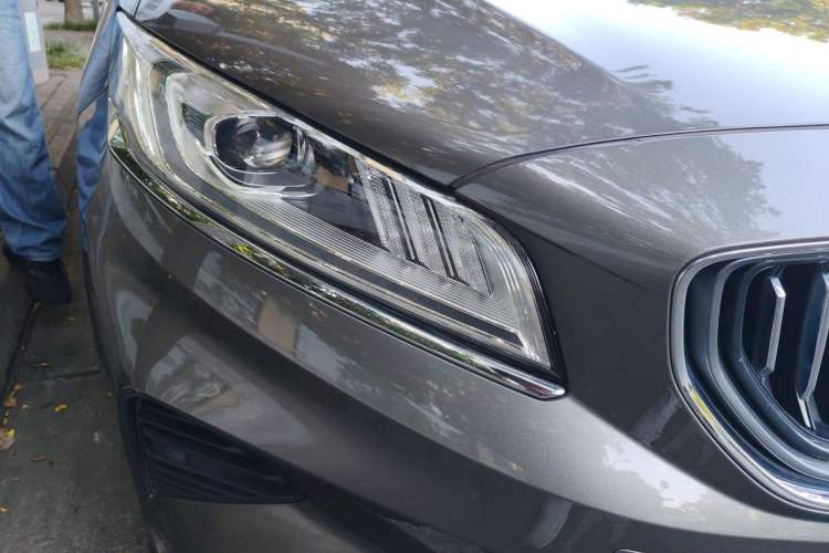 Used Geely Auto Emgrand GT 2021 1.8T Flagship Edition+ Right Front Headlight