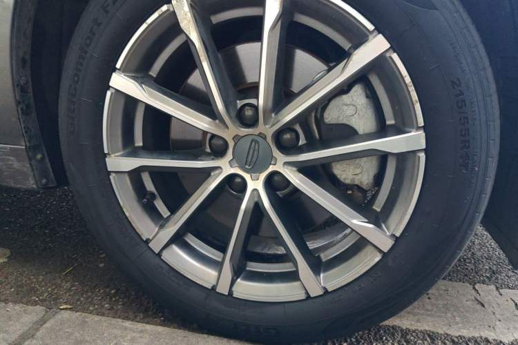 Used Geely Auto Emgrand GT 2021 1.8T Flagship Edition+ Right Front Wheel Hub