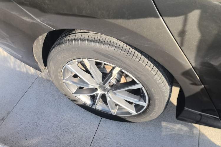Used Geely Auto Emgrand GT 2021 1.8T Flagship Edition+ Right Rear Wheel Hub