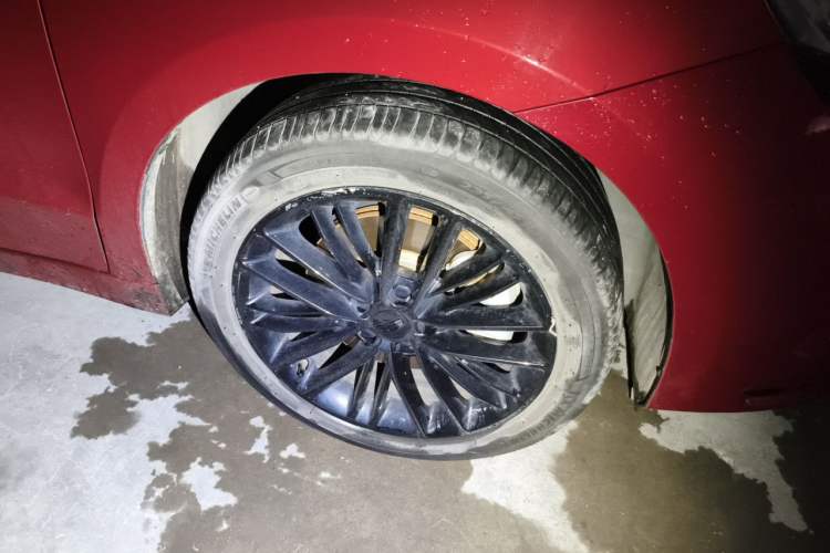 Used Geely Auto Emgrand GT 2021 1.8T National Style Edition Right Front Wheel Hub