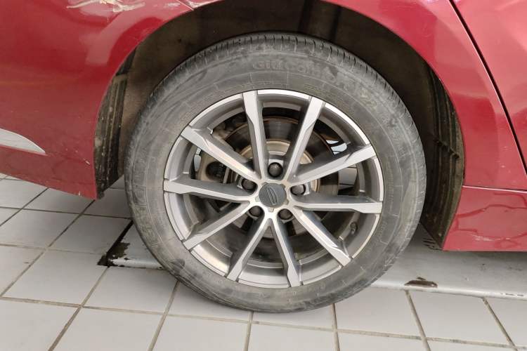 Used Geely Auto Emgrand GT 2021 1.8T Flagship Edition+ Right Rear Wheel Hub