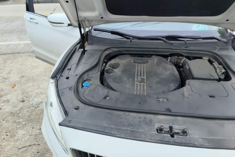Used Geely Auto Emgrand GT 2021 1.8T Flagship Edition Engine Bay Right