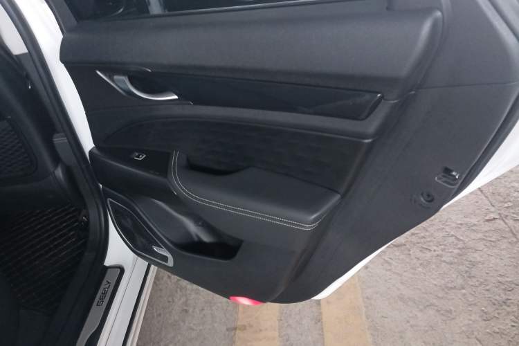 Used Geely Auto Emgrand GT 2021 1.8T Flagship Edition Interior 6