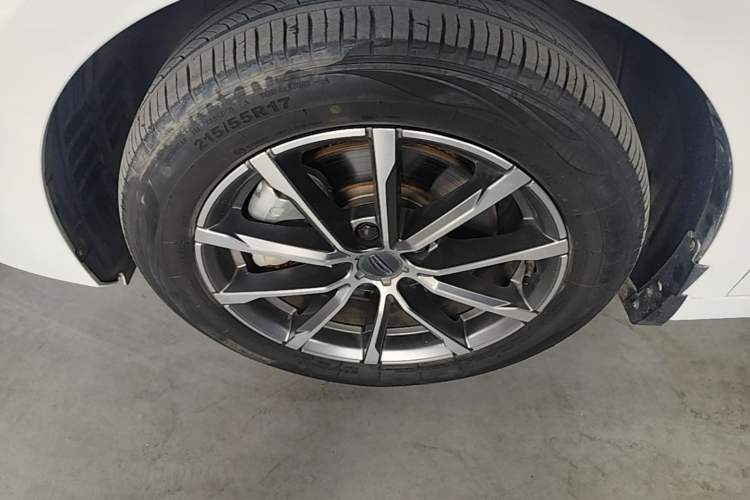 Used Geely Auto Emgrand GT 2021 1.8T Flagship Edition+ Left Front Wheel Hub