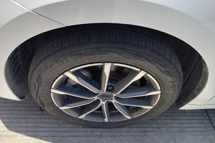 Used Geely Auto Emgrand GT 2021 1.8T Flagship Edition+ Left Front Wheel Hub