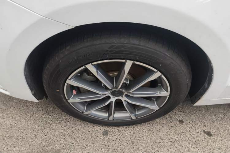 Used Geely Auto Emgrand GT 2021 1.8T Flagship Edition Left Front Wheel Hub