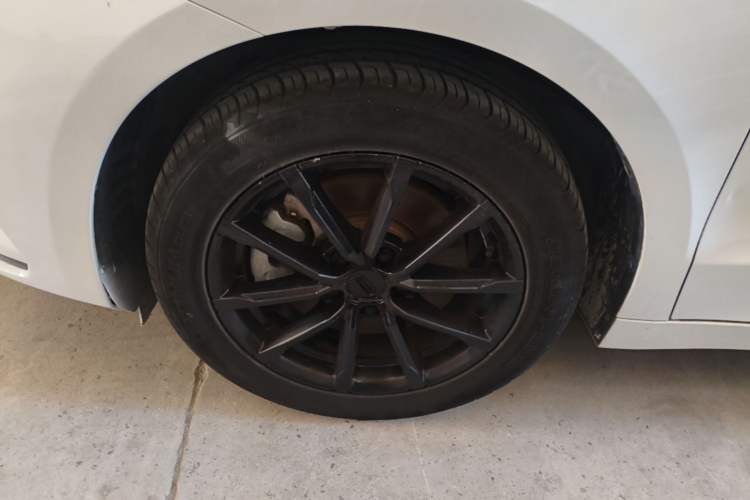 Used Geely Auto Emgrand GT 2021 1.8T Flagship Edition+ Left Front Wheel Hub
