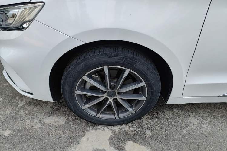 Used Geely Auto Emgrand GT 2021 1.8T Flagship Edition Left Front Wheel Hub