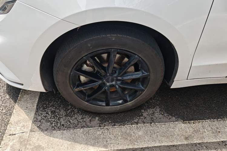 Used Geely Auto Emgrand GT 2021 1.8T Flagship Edition+ Left Front Wheel Hub
