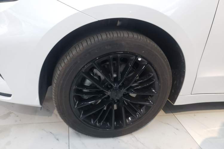 Used Geely Auto Emgrand GT 2021 1.8T National Style Edition Left Front Wheel Hub