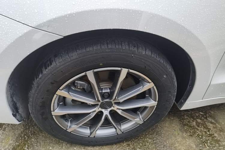 Used Geely Auto Emgrand GT 2021 1.8T Flagship Edition+ Left Front Wheel Hub