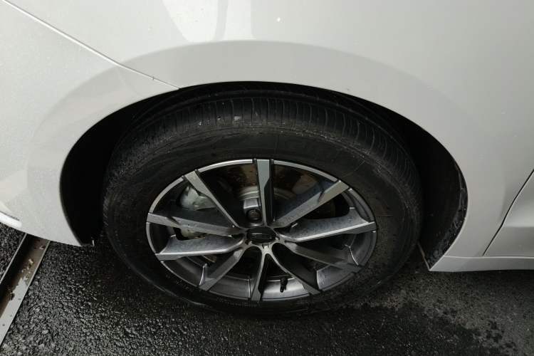 Used Geely Auto Emgrand GT 2021 1.8T Flagship Edition+ Left Front Wheel Hub