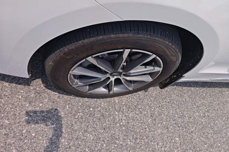 Used Geely Auto Emgrand GT 2021 1.8T Flagship Edition Left Front Wheel Hub