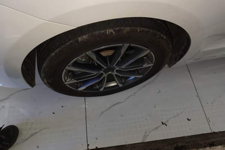 Used Geely Auto Emgrand GT 2021 1.8T Flagship Edition Left Front Wheel Hub