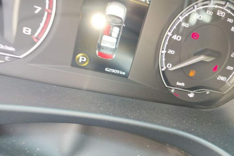 Used Geely Auto Emgrand GT 2021 1.8T Flagship Edition Odometer Close Up
