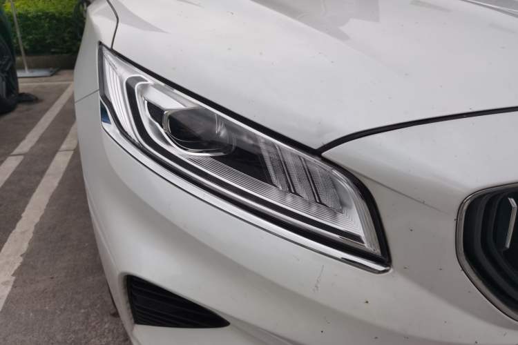 Used Geely Auto Emgrand GT 2021 1.8T Flagship Edition+ Right Front Headlight