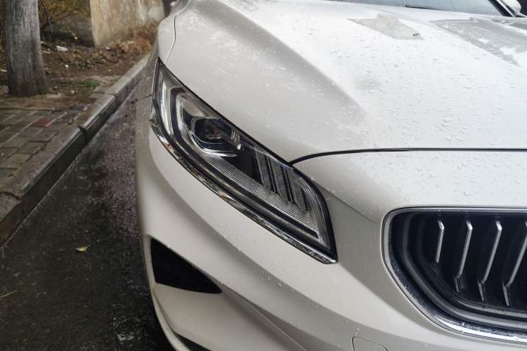 Used Geely Auto Emgrand GT 2021 1.8T Flagship Edition+ Right Front Headlight