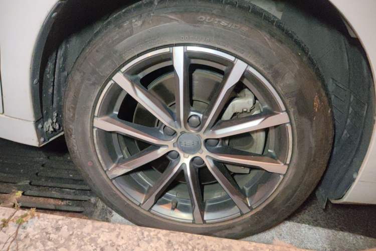 Used Geely Auto Emgrand GT 2021 1.8T Flagship Edition+ Right Front Wheel Hub