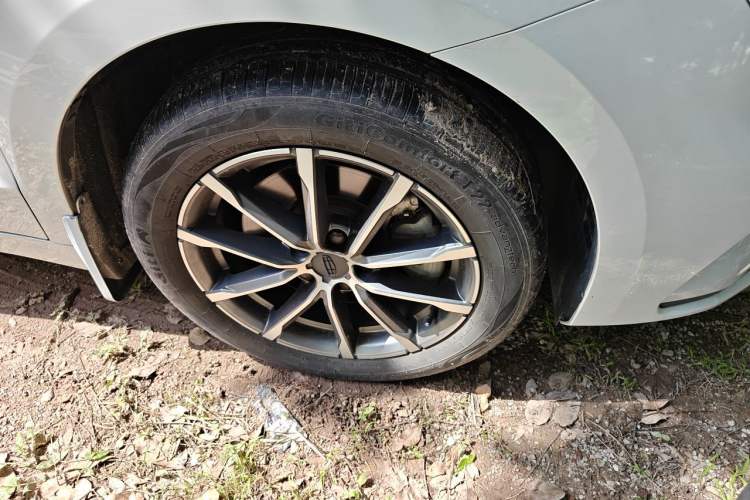 Used Geely Auto Emgrand GT 2021 1.8T Flagship Edition+ Right Front Wheel Hub