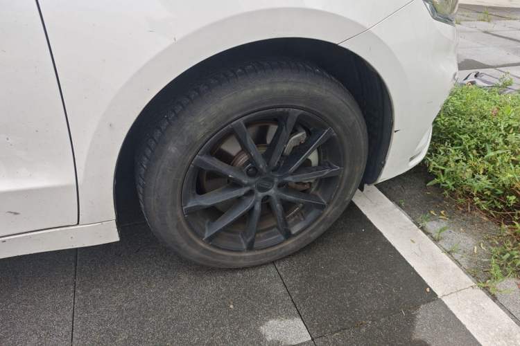 Used Geely Auto Emgrand GT 2021 1.8T Flagship Edition+ Right Front Wheel Hub