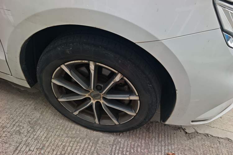 Used Geely Auto Emgrand GT 2021 1.8T Flagship Edition+ Right Front Wheel Hub