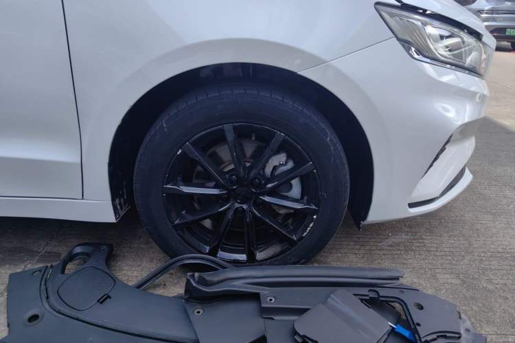 Used Geely Auto Emgrand GT 2021 1.8T Flagship Edition+ Right Front Wheel Hub