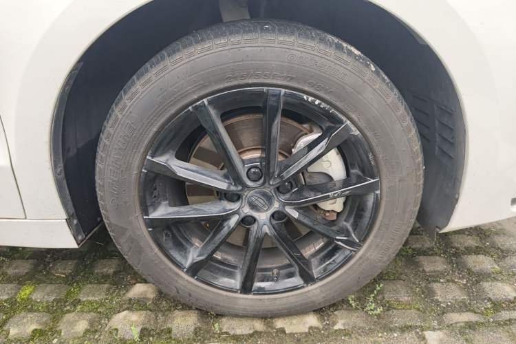 Used Geely Auto Emgrand GT 2021 1.8T Flagship Edition+ Right Front Wheel Hub