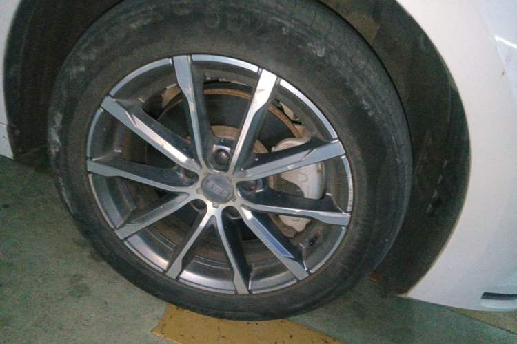 Used Geely Auto Emgrand GT 2021 1.8T Flagship Edition+ Right Front Wheel Hub