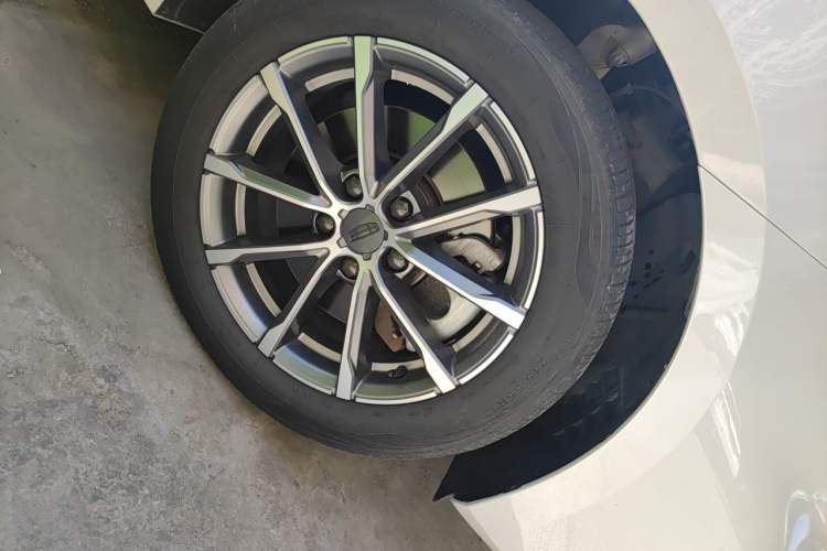 Used Geely Auto Emgrand GT 2021 1.8T Flagship Edition+ Right Front Wheel Hub