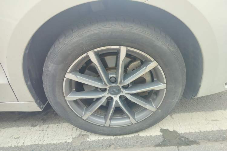 Used Geely Auto Emgrand GT 2021 1.8T Flagship Edition Right Front Wheel Hub