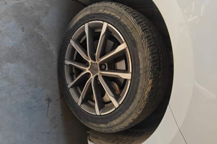 Used Geely Auto Emgrand GT 2021 1.8T Flagship Edition Right Front Wheel Hub