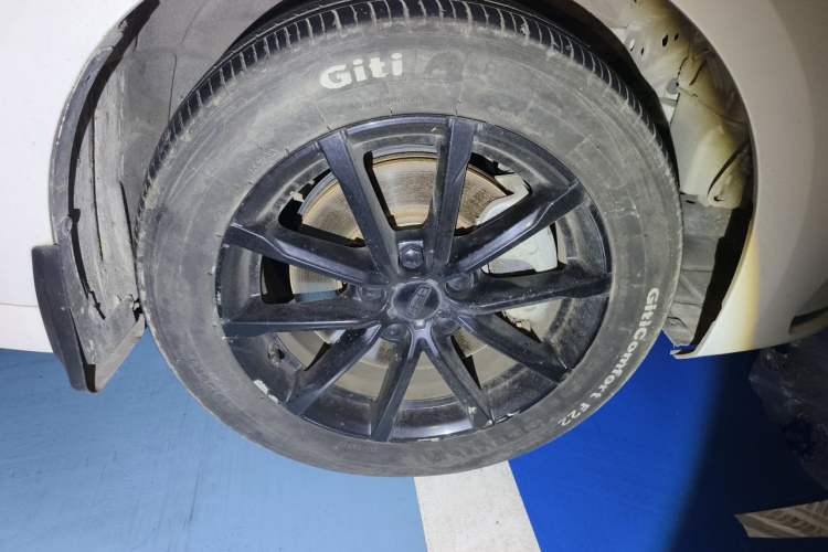 Used Geely Auto Emgrand GT 2021 1.8T Flagship Edition+ Right Front Wheel Hub