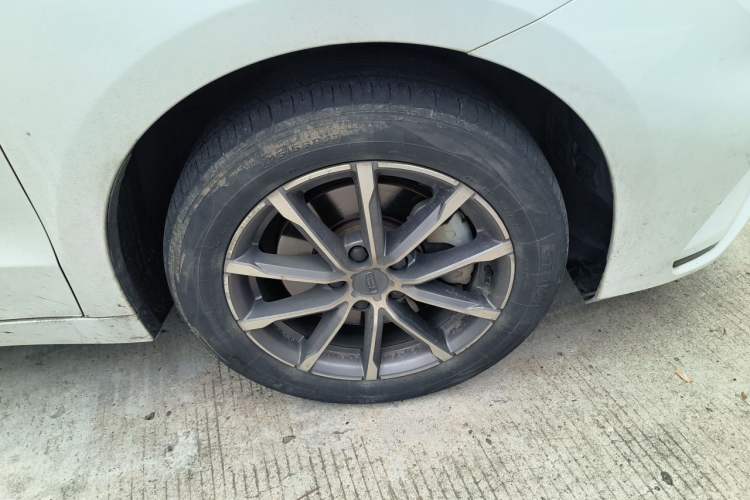Used Geely Auto Emgrand GT 2021 1.8T Flagship Edition Right Front Wheel Hub