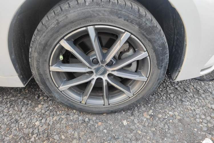 Used Geely Auto Emgrand GT 2021 1.8T Flagship Edition+ Right Front Wheel Hub
