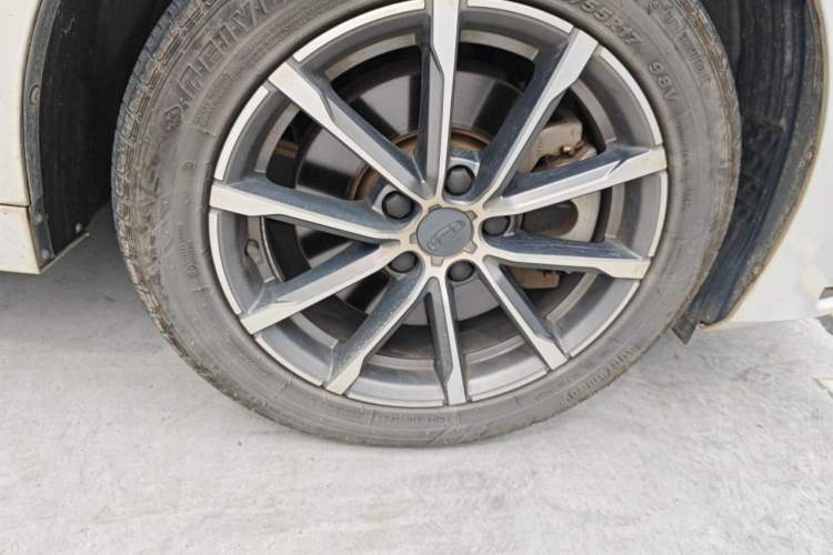 Used Geely Auto Emgrand GT 2021 1.8T Flagship Edition+ Right Front Wheel Hub
