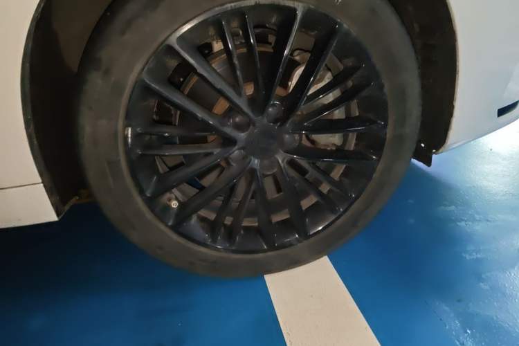 Used Geely Auto Emgrand GT 2021 1.8T National Style Edition Right Front Wheel Hub