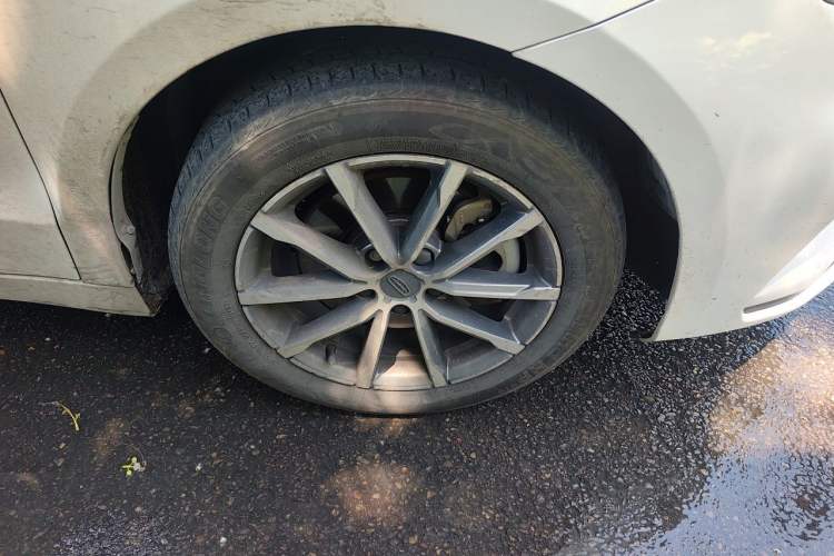 Used Geely Auto Emgrand GT 2021 1.8T Flagship Edition+ Right Front Wheel Hub