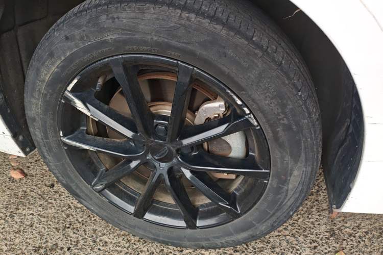 Used Geely Auto Emgrand GT 2021 1.8T Flagship Edition+ Right Front Wheel Hub