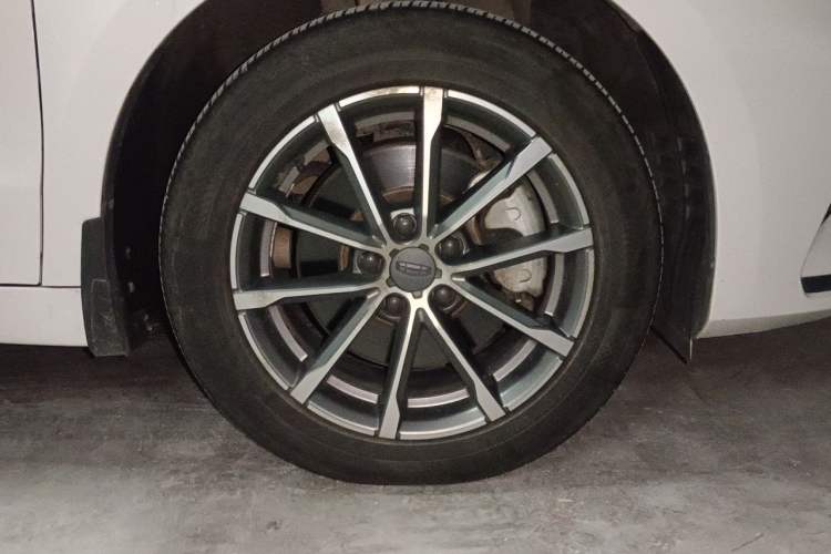 Used Geely Auto Emgrand GT 2021 1.8T Flagship Edition+ Right Front Wheel Hub