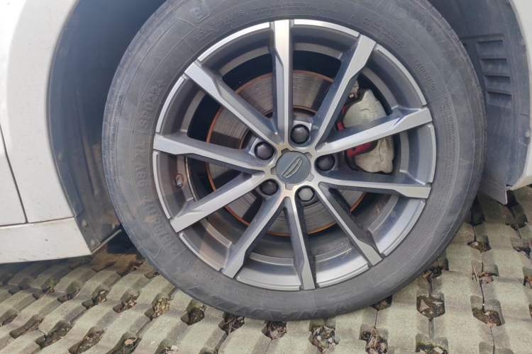 Used Geely Auto Emgrand GT 2021 1.8T Flagship Edition+ Right Front Wheel Hub